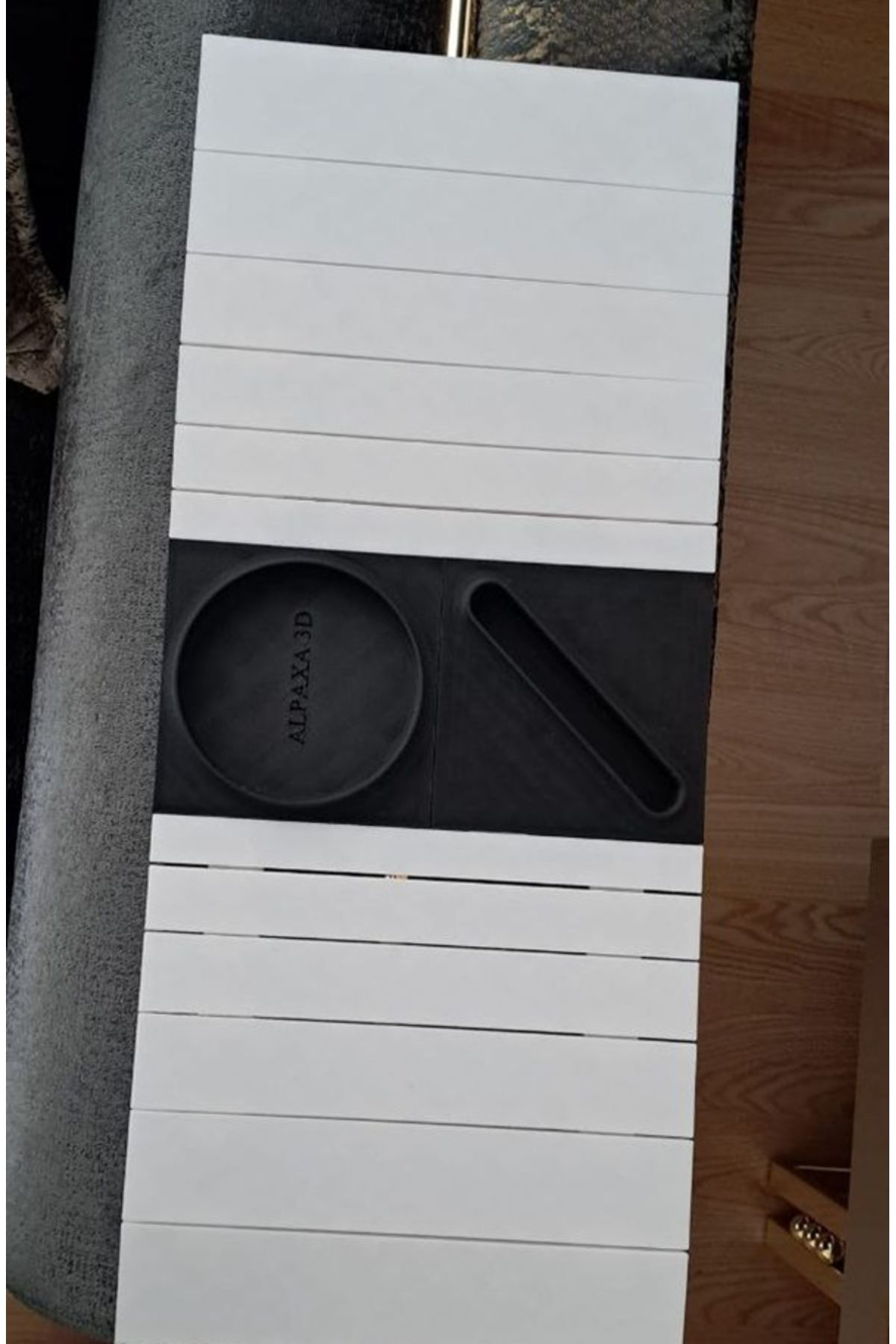 Alpaxa 3D Baskı Koltuk Kenarı Bardaklıklı Pratik Sehpa – Esnek Katlanabi Alpaxa 3D Baskı Koltuk Kenarı Bardaklıklı Pratik Sehpa – Esnek Katlanabi