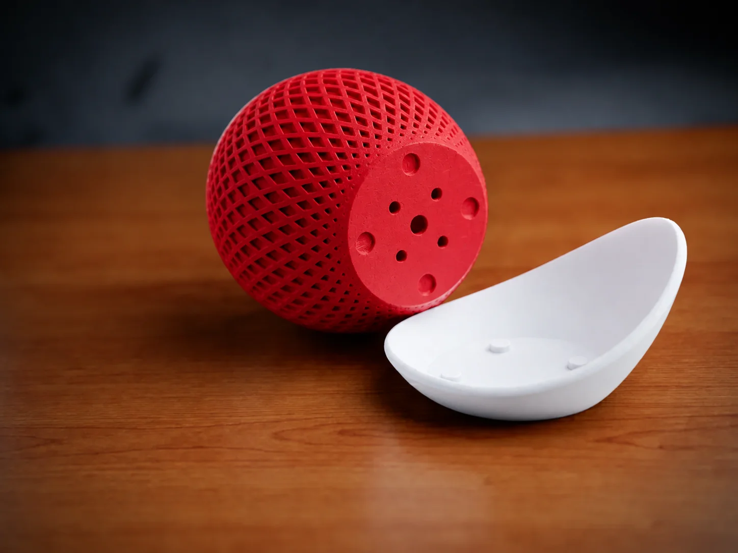 3D Baskı Küre Saksı - Kafes Dokulu İki Parçalı Dekoratif Saksı - Kırmızı-Beyaz 3D Baskı Küre Saksı - Kafes Dokulu İki Parçalı Dekoratif Saksı - Kırmızı-Beyaz