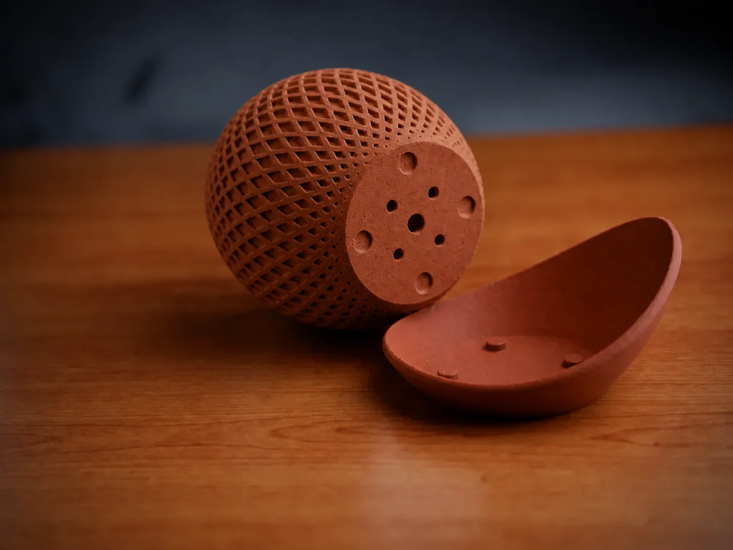 3D Baskı Küre Saksı - Kafes Dokulu İki Parçalı Dekoratif Saksı - Kahverengi-Kahverengi