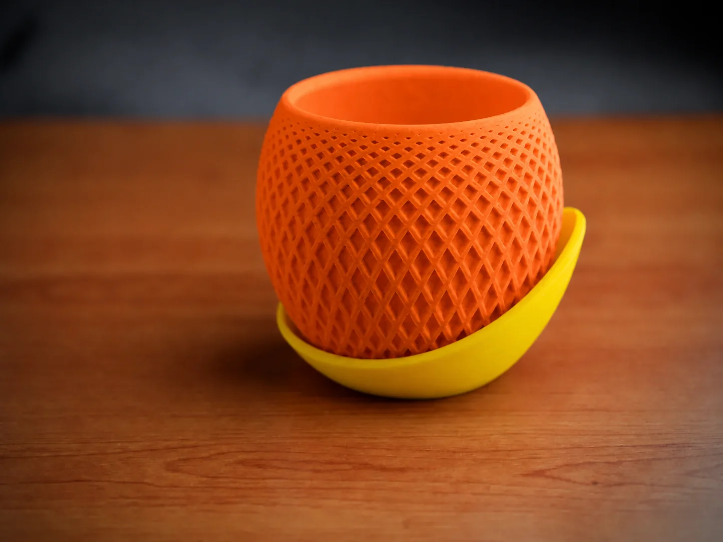 3D Baskı Küre Saksı - Kafes Dokulu İki Parçalı Dekoratif Saksı - Turuncu-Sarı 3D Baskı Küre Saksı - Kafes Dokulu İki Parçalı Dekoratif Saksı - Turuncu-Sarı