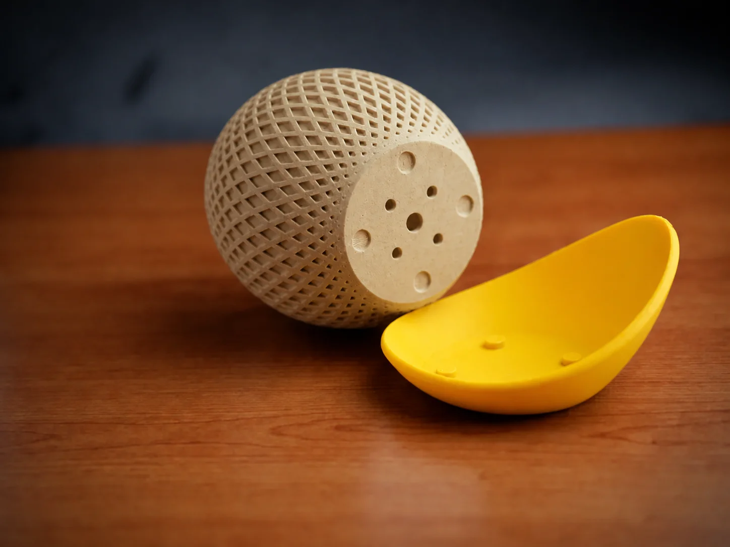 3D Baskı Küre Saksı - Kafes Dokulu İki Parçalı Dekoratif Saksı - Bej-Sarı