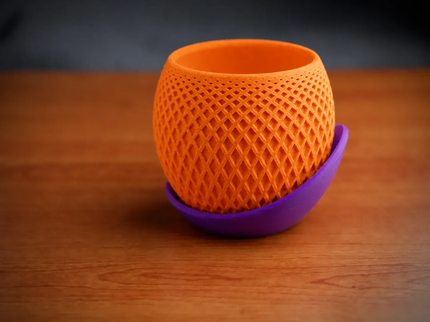 3D Baskı Küre Saksı - Kafes Dokulu İki Parçalı Dekoratif Saksı - Turuncu-Mor 3D Baskı Küre Saksı - Kafes Dokulu İki Parçalı Dekoratif Saksı - Turuncu-Mor