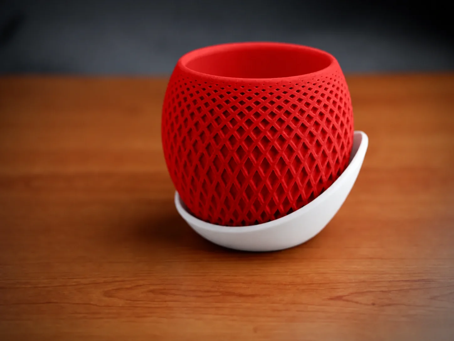 3D Baskı Küre Saksı - Kafes Dokulu İki Parçalı Dekoratif Saksı - Kırmızı-Beyaz 3D Baskı Küre Saksı - Kafes Dokulu İki Parçalı Dekoratif Saksı - Kırmızı-Beyaz