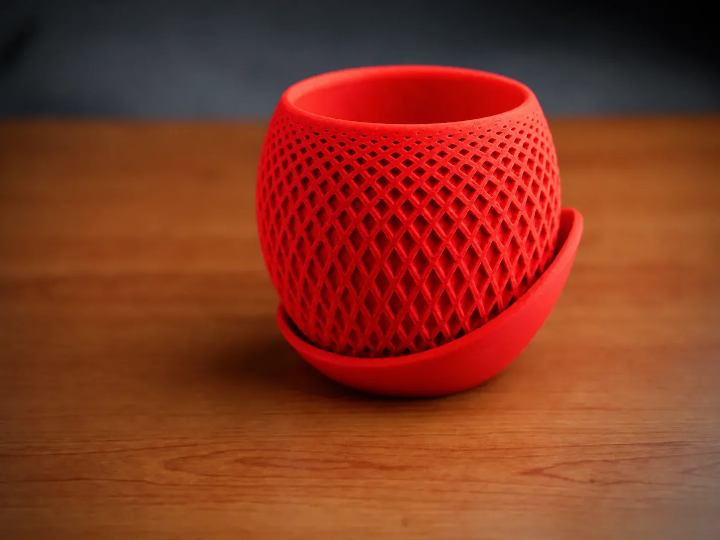 3D Baskı Küre Saksı - Kafes Dokulu İki Parçalı Dekoratif Saksı - Kırmızı-Kırmızı 3D Baskı Küre Saksı - Kafes Dokulu İki Parçalı Dekoratif Saksı - Kırmızı-Kırmızı