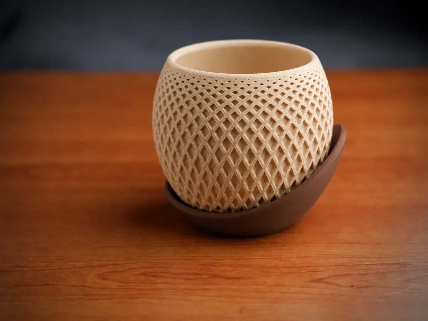 3D Baskı Küre Saksı - Kafes Dokulu İki Parçalı Dekoratif Saksı - Bej-Kahverengi 3D Baskı Küre Saksı - Kafes Dokulu İki Parçalı Dekoratif Saksı - Bej-Kahverengi