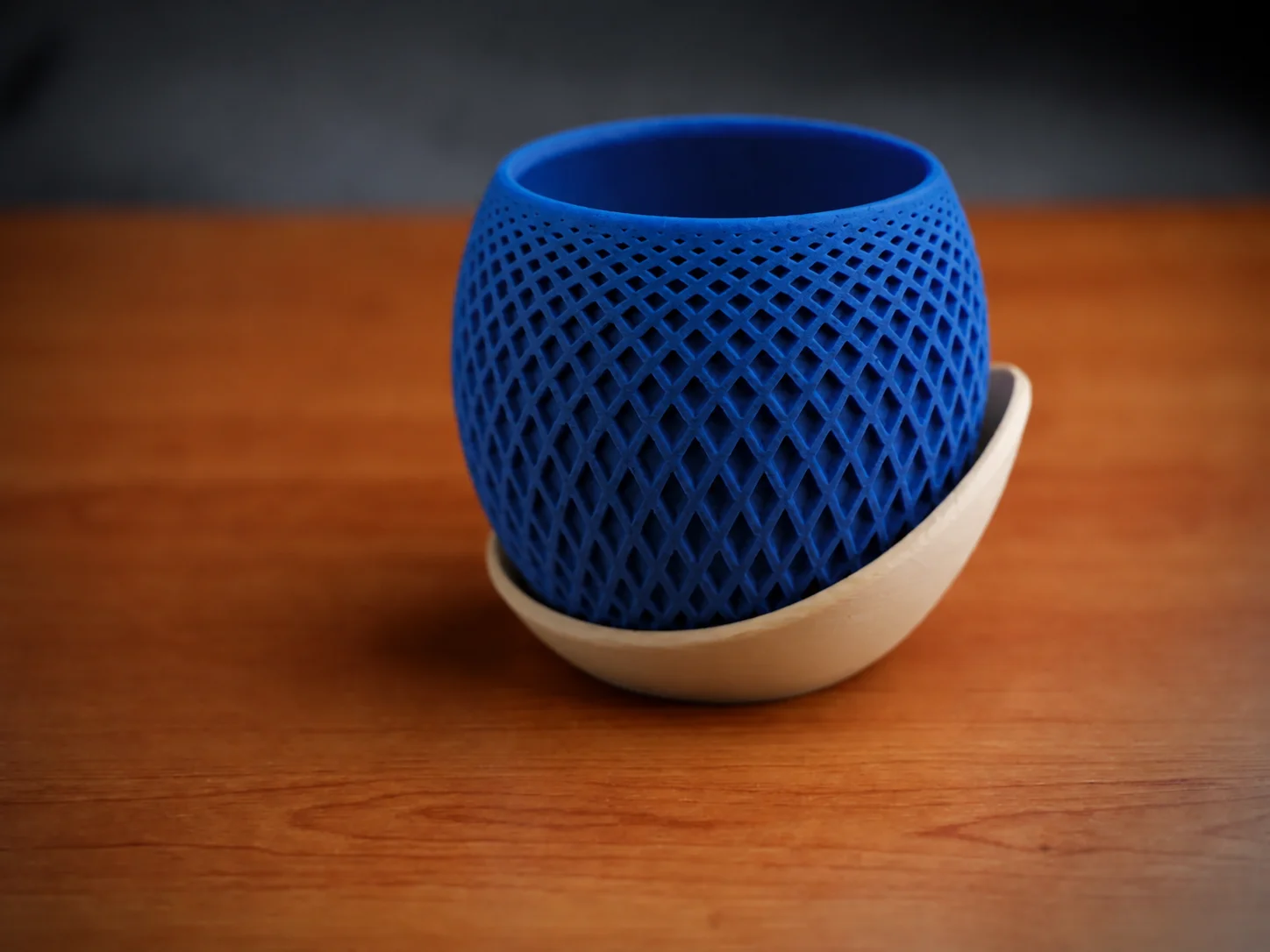 3D Baskı Küre Saksı - Kafes Dokulu İki Parçalı Dekoratif Saksı - Mavi-Bej 3D Baskı Küre Saksı - Kafes Dokulu İki Parçalı Dekoratif Saksı - Mavi-Bej
