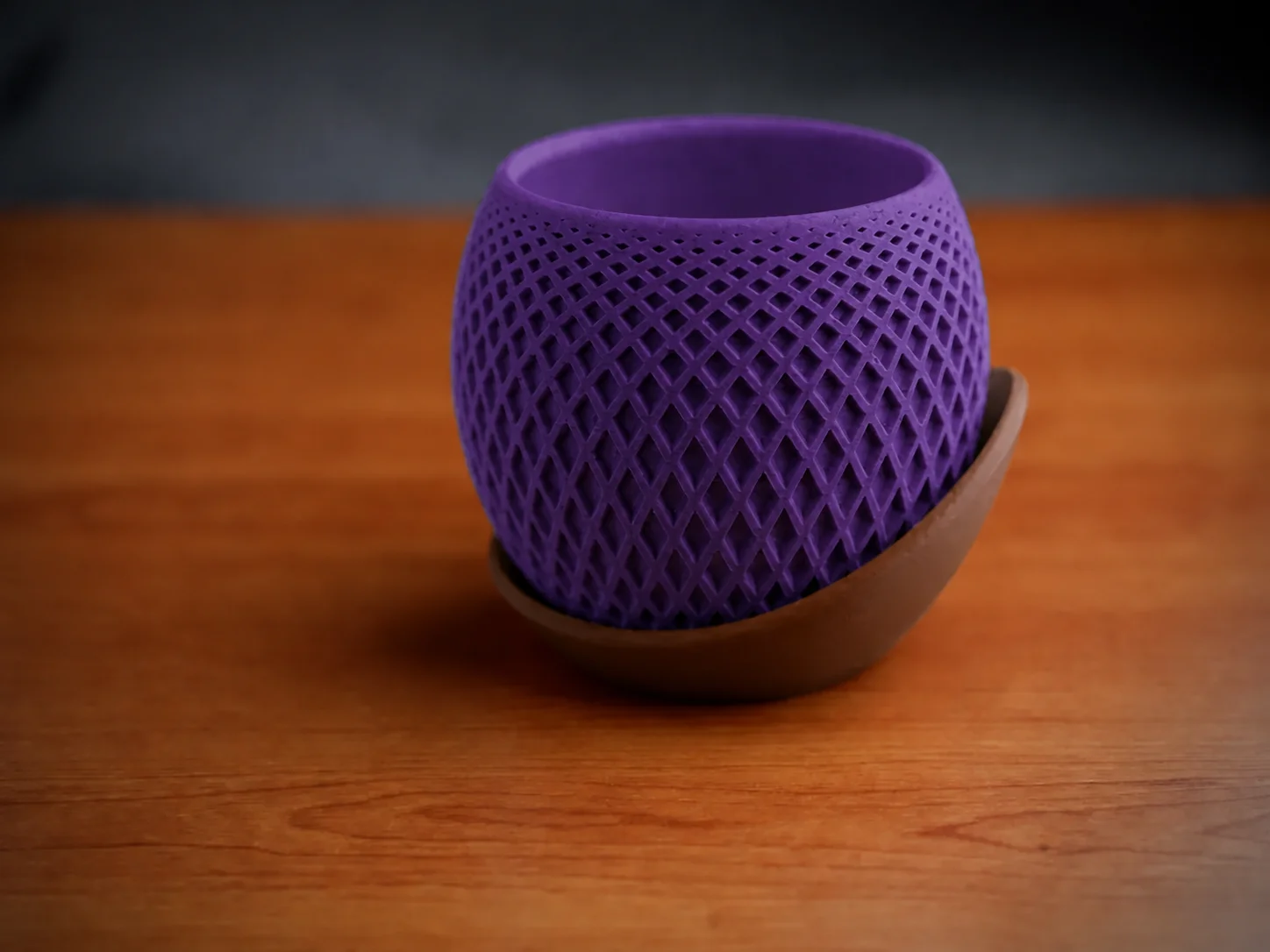 3D Baskı Küre Saksı - Kafes Dokulu İki Parçalı Dekoratif Saksı - Mor-Kahverengi 3D Baskı Küre Saksı - Kafes Dokulu İki Parçalı Dekoratif Saksı - Mor-Kahverengi