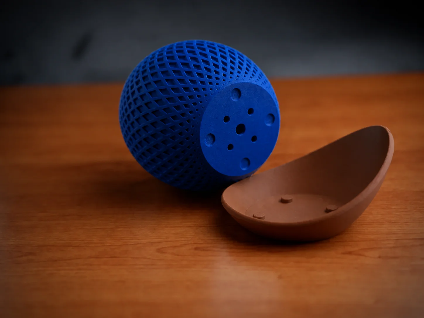 3D Baskı Küre Saksı - Kafes Dokulu İki Parçalı Dekoratif Saksı - Mavi-Kahverengi