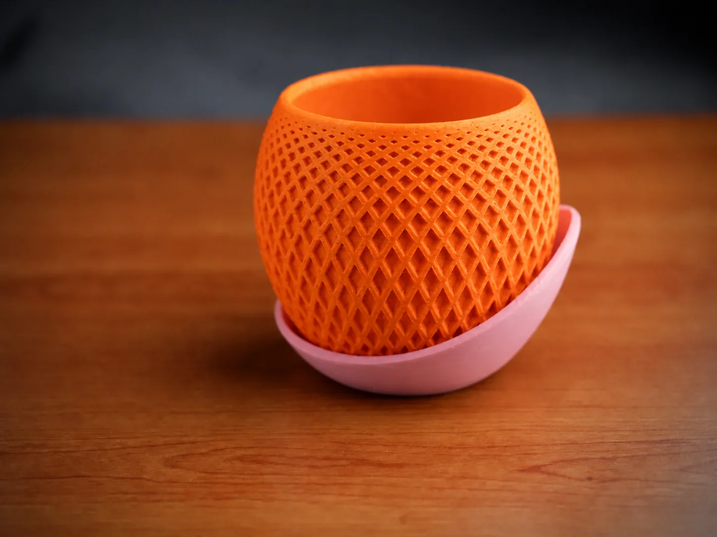 3D Baskı Küre Saksı - Kafes Dokulu İki Parçalı Dekoratif Saksı - Turuncu-Pembe 3D Baskı Küre Saksı - Kafes Dokulu İki Parçalı Dekoratif Saksı - Turuncu-Pembe