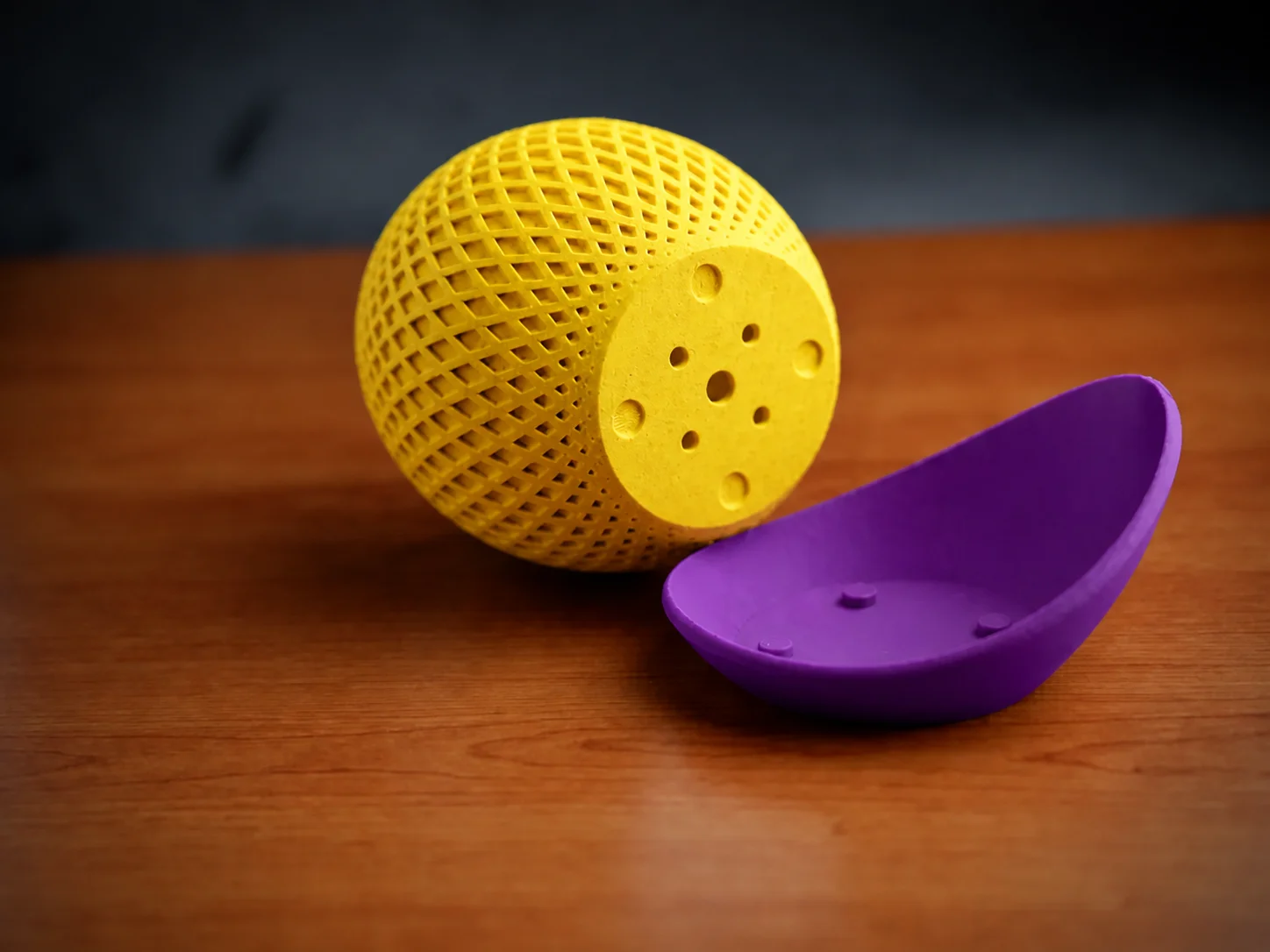 3D Baskı Küre Saksı - Kafes Dokulu İki Parçalı Dekoratif Saksı - Sarı-Mor