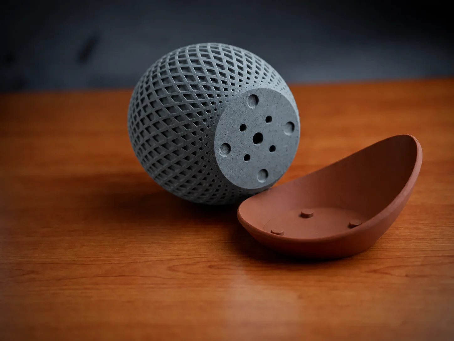 3D Baskı Küre Saksı - Kafes Dokulu İki Parçalı Dekoratif Saksı - Gri-Kahverengi