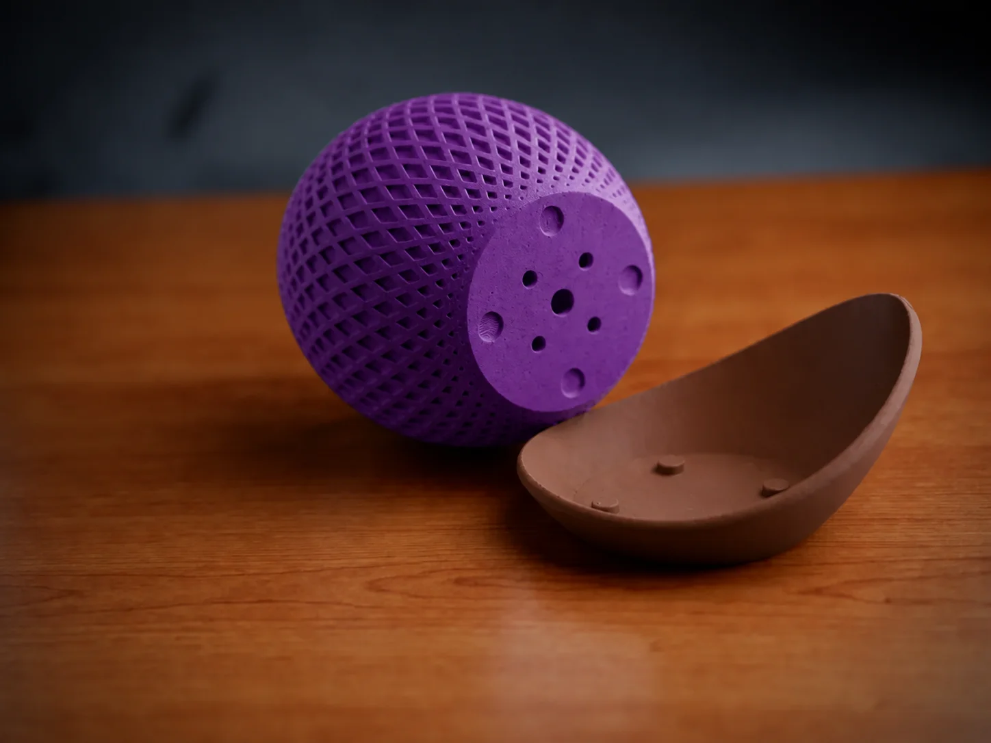 3D Baskı Küre Saksı - Kafes Dokulu İki Parçalı Dekoratif Saksı - Mor-Kahverengi 3D Baskı Küre Saksı - Kafes Dokulu İki Parçalı Dekoratif Saksı - Mor-Kahverengi