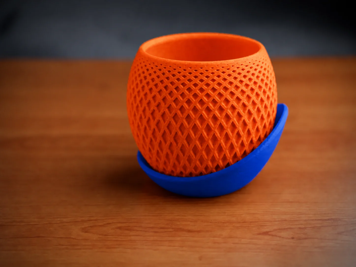 3D Baskı Küre Saksı - Kafes Dokulu İki Parçalı Dekoratif Saksı - Turuncu-Mavi 3D Baskı Küre Saksı - Kafes Dokulu İki Parçalı Dekoratif Saksı - Turuncu-Mavi