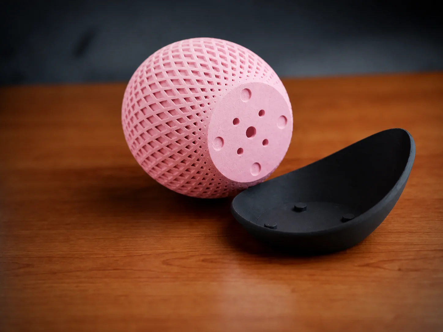 3D Baskı Küre Saksı - Kafes Dokulu İki Parçalı Dekoratif Saksı - Pembe-Siyah