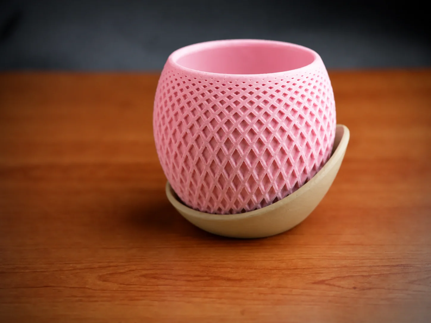 3D Baskı Küre Saksı - Kafes Dokulu İki Parçalı Dekoratif Saksı - Pembe-Bej 3D Baskı Küre Saksı - Kafes Dokulu İki Parçalı Dekoratif Saksı - Pembe-Bej