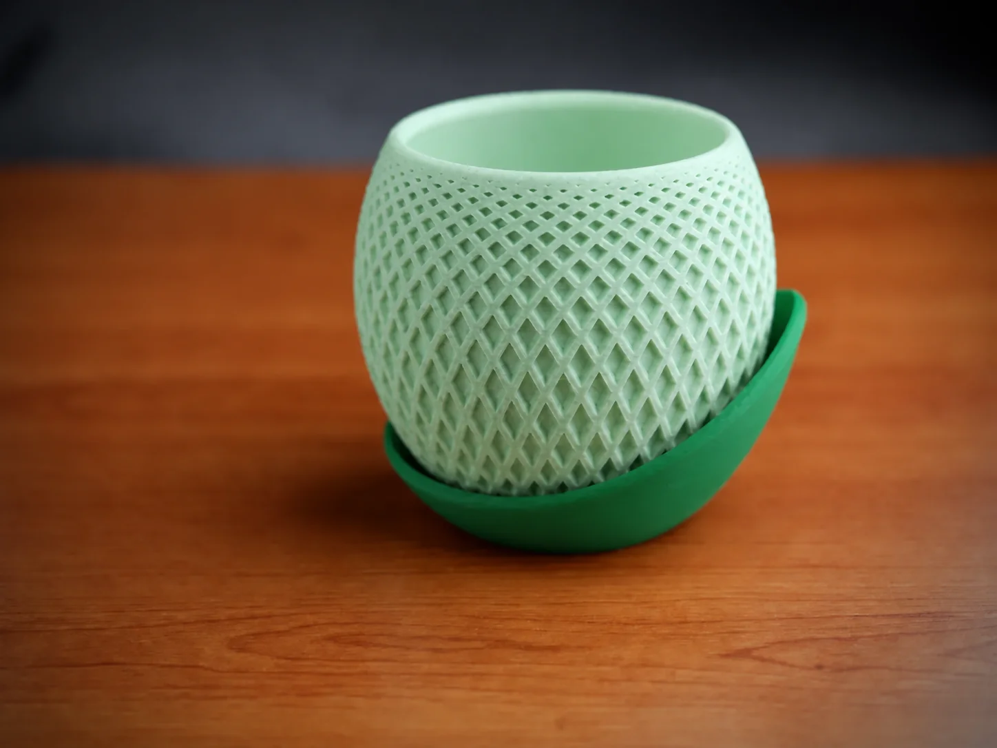 3D Baskı Küre Saksı - Kafes Dokulu İki Parçalı Dekoratif Saksı - Mint-Yeşil 3D Baskı Küre Saksı - Kafes Dokulu İki Parçalı Dekoratif Saksı - Mint-Yeşil