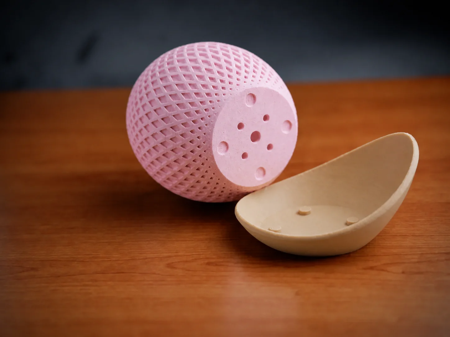 3D Baskı Küre Saksı - Kafes Dokulu İki Parçalı Dekoratif Saksı - Pembe-Bej 3D Baskı Küre Saksı - Kafes Dokulu İki Parçalı Dekoratif Saksı - Pembe-Bej