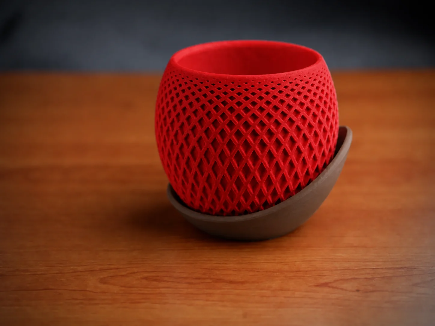 3D Baskı Küre Saksı - Kafes Dokulu İki Parçalı Dekoratif Saksı - Kırmızı-Kahverengi 3D Baskı Küre Saksı - Kafes Dokulu İki Parçalı Dekoratif Saksı - Kırmızı-Kahverengi