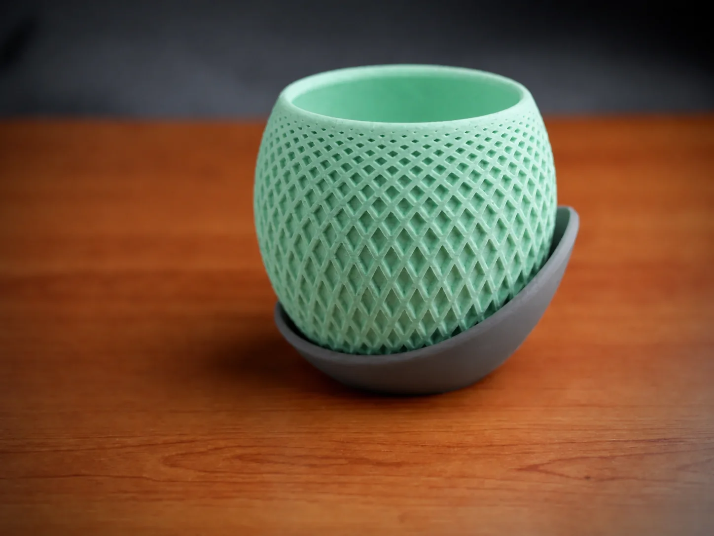 3D Baskı Küre Saksı - Kafes Dokulu İki Parçalı Dekoratif Saksı - Mint-Gri 3D Baskı Küre Saksı - Kafes Dokulu İki Parçalı Dekoratif Saksı - Mint-Gri