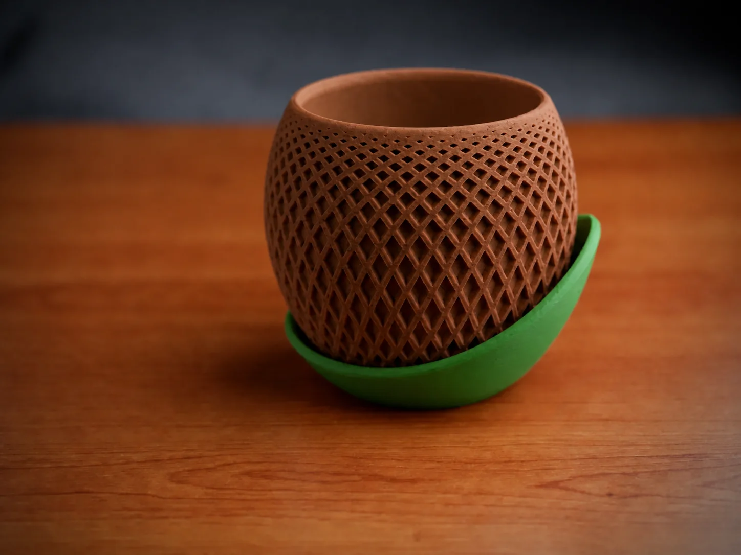 3D Baskı Küre Saksı - Kafes Dokulu İki Parçalı Dekoratif Saksı - Kahverengi-Yeşil