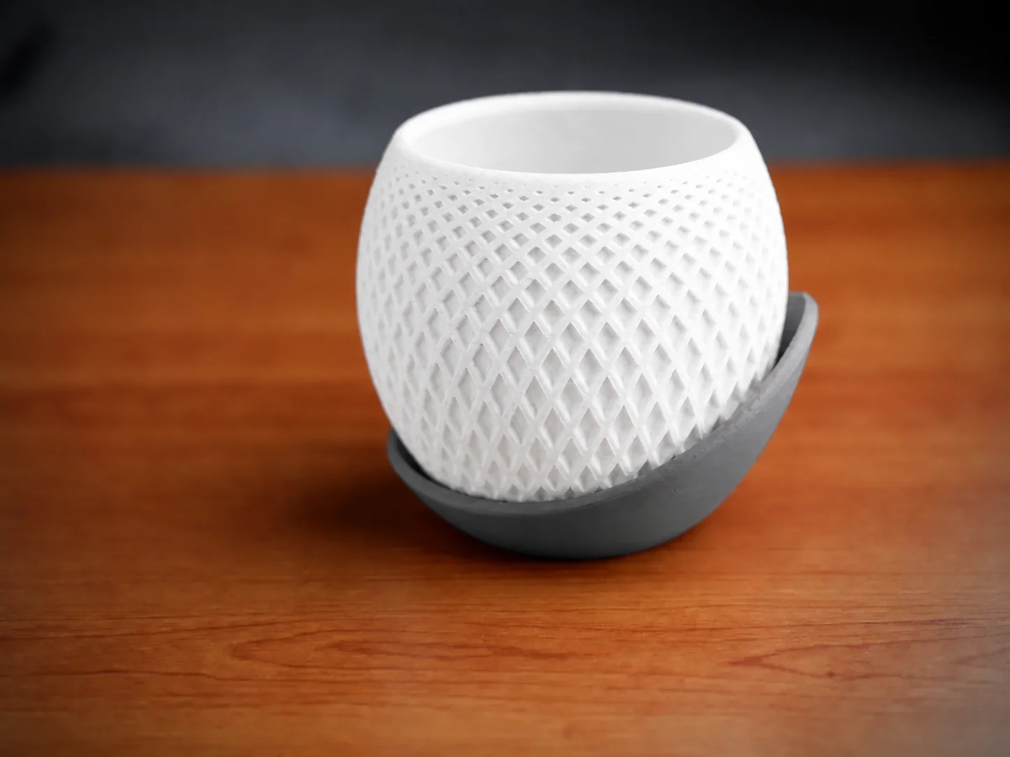 3D Baskı Küre Saksı - Kafes Dokulu İki Parçalı Dekoratif Saksı - Beyaz-Gri 3D Baskı Küre Saksı - Kafes Dokulu İki Parçalı Dekoratif Saksı - Beyaz-Gri