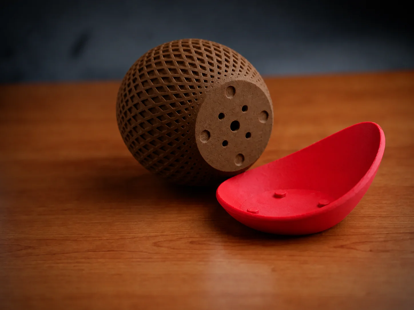 3D Baskı Küre Saksı - Kafes Dokulu İki Parçalı Dekoratif Saksı - Kahverengi-Kırmızı 3D Baskı Küre Saksı - Kafes Dokulu İki Parçalı Dekoratif Saksı - Kahverengi-Kırmızı