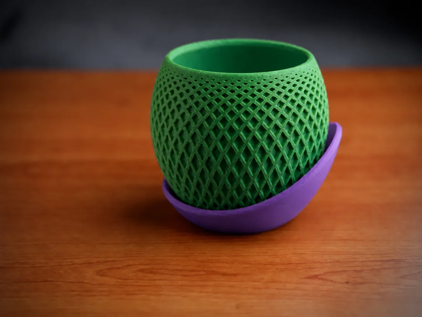 3D Baskı Küre Saksı - Kafes Dokulu İki Parçalı Dekoratif Saksı - Yeşil-Mor 3D Baskı Küre Saksı - Kafes Dokulu İki Parçalı Dekoratif Saksı - Yeşil-Mor