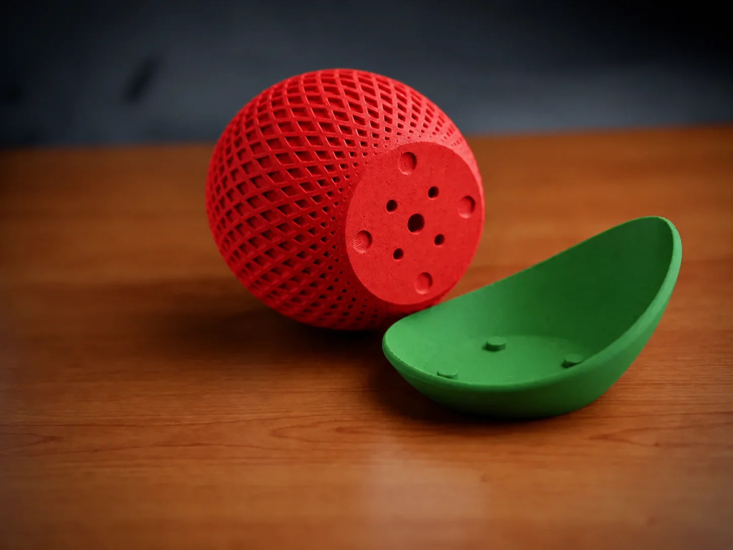 3D Baskı Küre Saksı - Kafes Dokulu İki Parçalı Dekoratif Saksı - Kırmızı-Yeşil