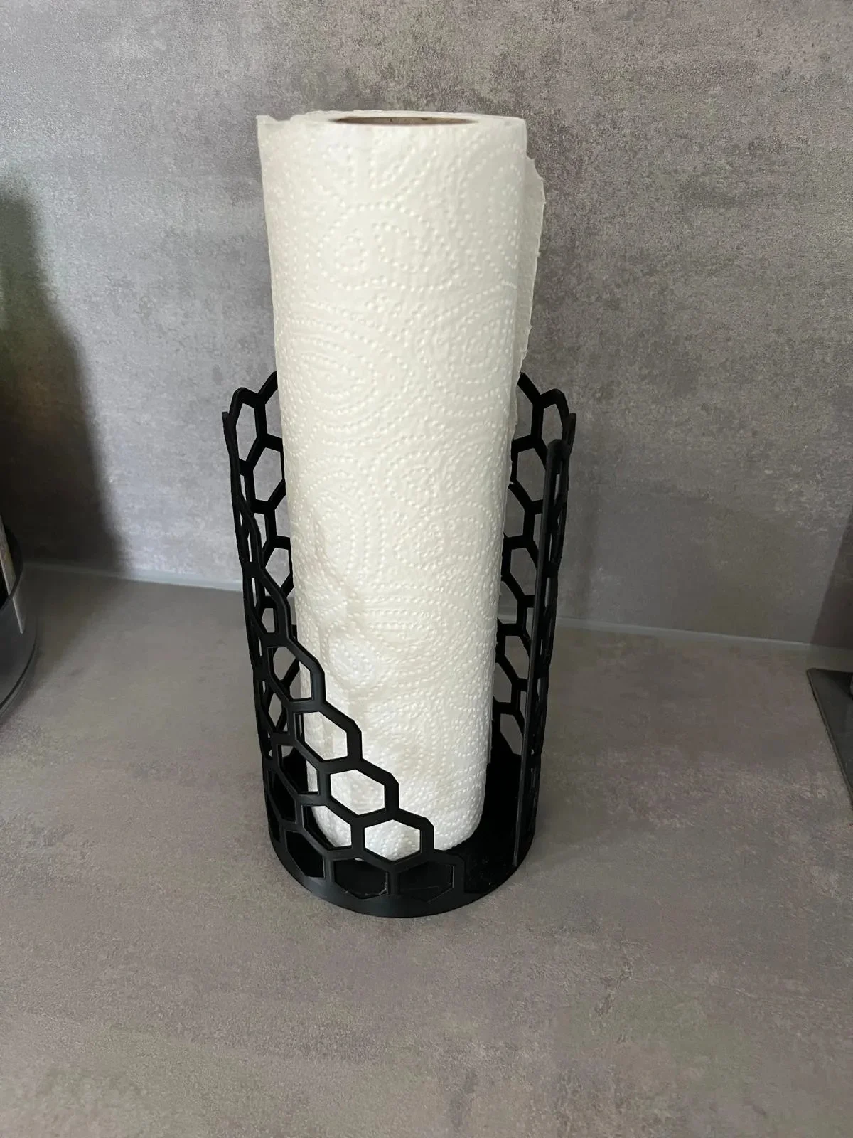 3D Baskı Petek Desenli Kağıt Havlu Standı Ağırlıklı Tabanlı Dik Tezgah Üstü Havluluk Mutfak Siyah 3D Baskı Petek Desenli Kağıt Havlu Standı Ağırlıklı Tabanlı Dik Tezgah Üstü Havluluk Mutfak Siyah
