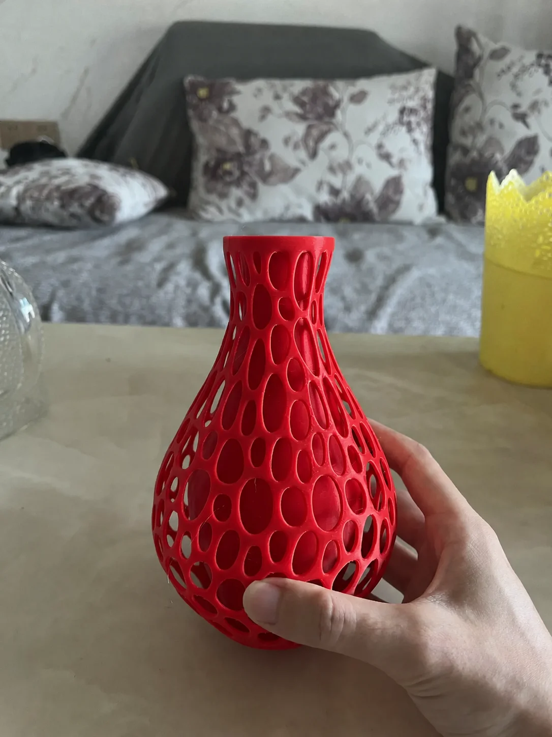 3D Baskı Petek Dokulu Vazo - Delikli Dekoratif Vazo-Kırmızı 3D Baskı Petek Dokulu Vazo - Delikli Dekoratif Vazo-Kırmızı