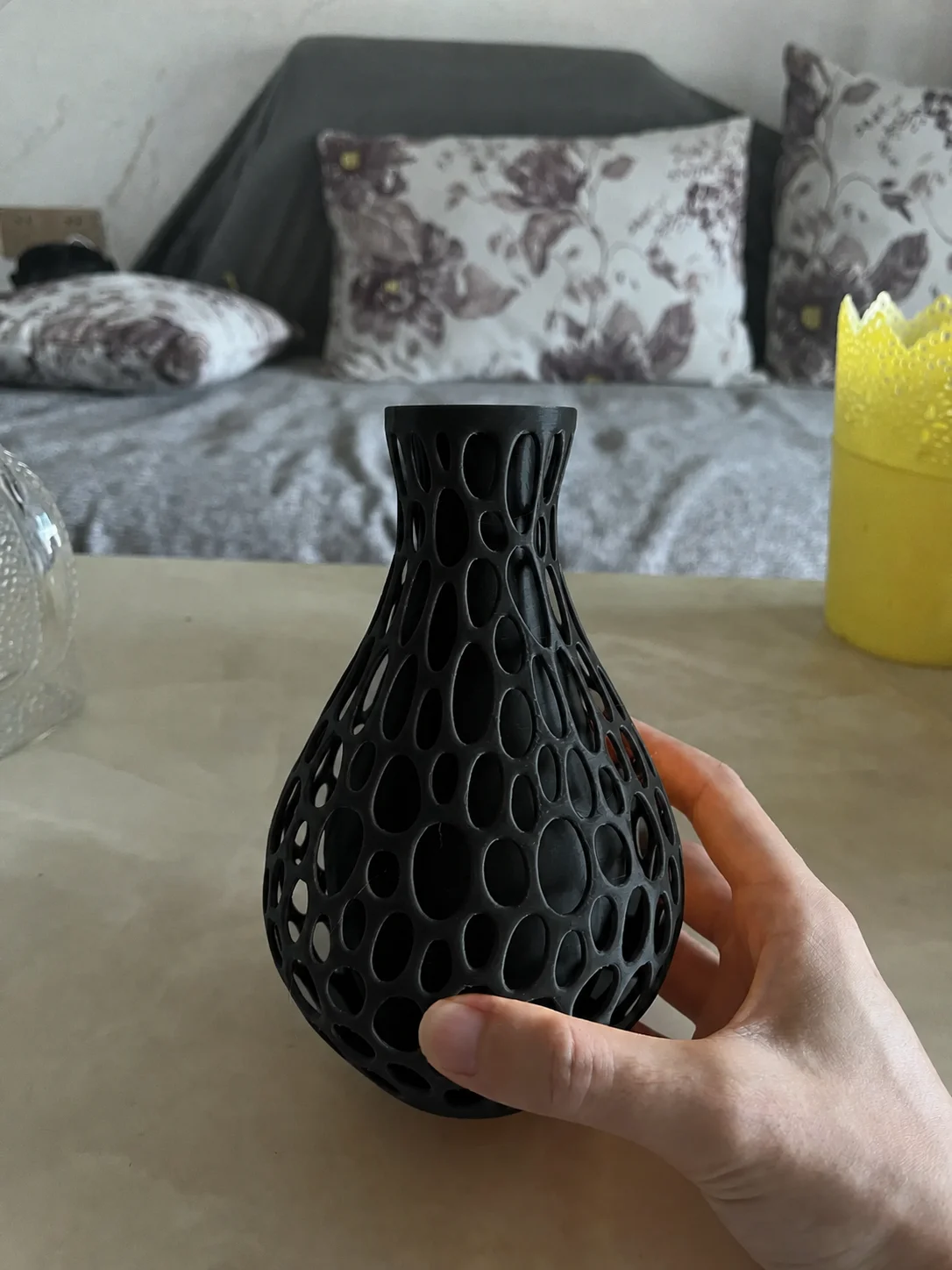3D Baskı Petek Dokulu Vazo - Delikli Dekoratif Vazo-Siyah 3D Baskı Petek Dokulu Vazo - Delikli Dekoratif Vazo-Siyah