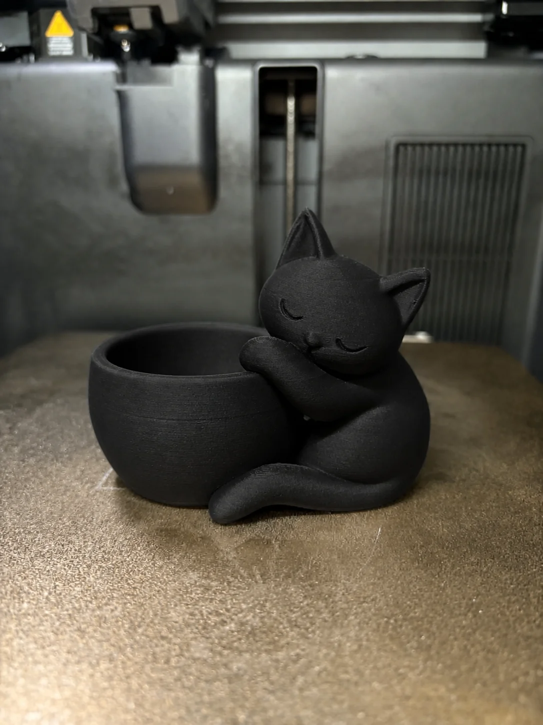 3D Baskı Sarılan Kedi Saksı - Sevimli Dekoratif Saksı - Siyah 3D Baskı Sarılan Kedi Saksı - Sevimli Dekoratif Saksı - Siyah