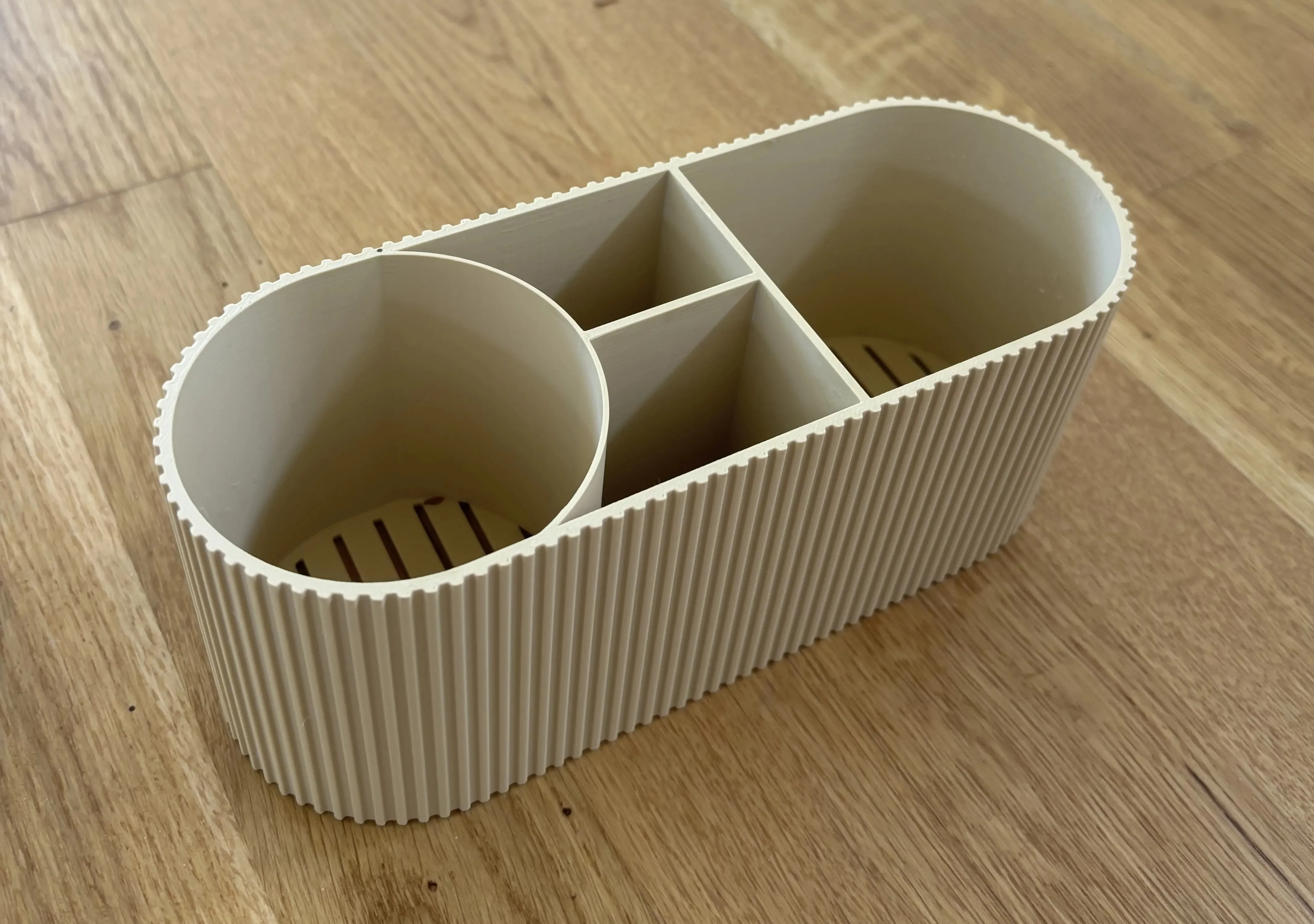 3D Baskı Yivli Oval Masaüstü Düzenleyici Bölmeli Bulaşık Fırçası Sünger Standı Süzdürmeli Lavabo Bej 3D Baskı Yivli Oval Masaüstü Düzenleyici Bölmeli Bulaşık Fırçası Sünger Standı Süzdürmeli Lavabo Bej