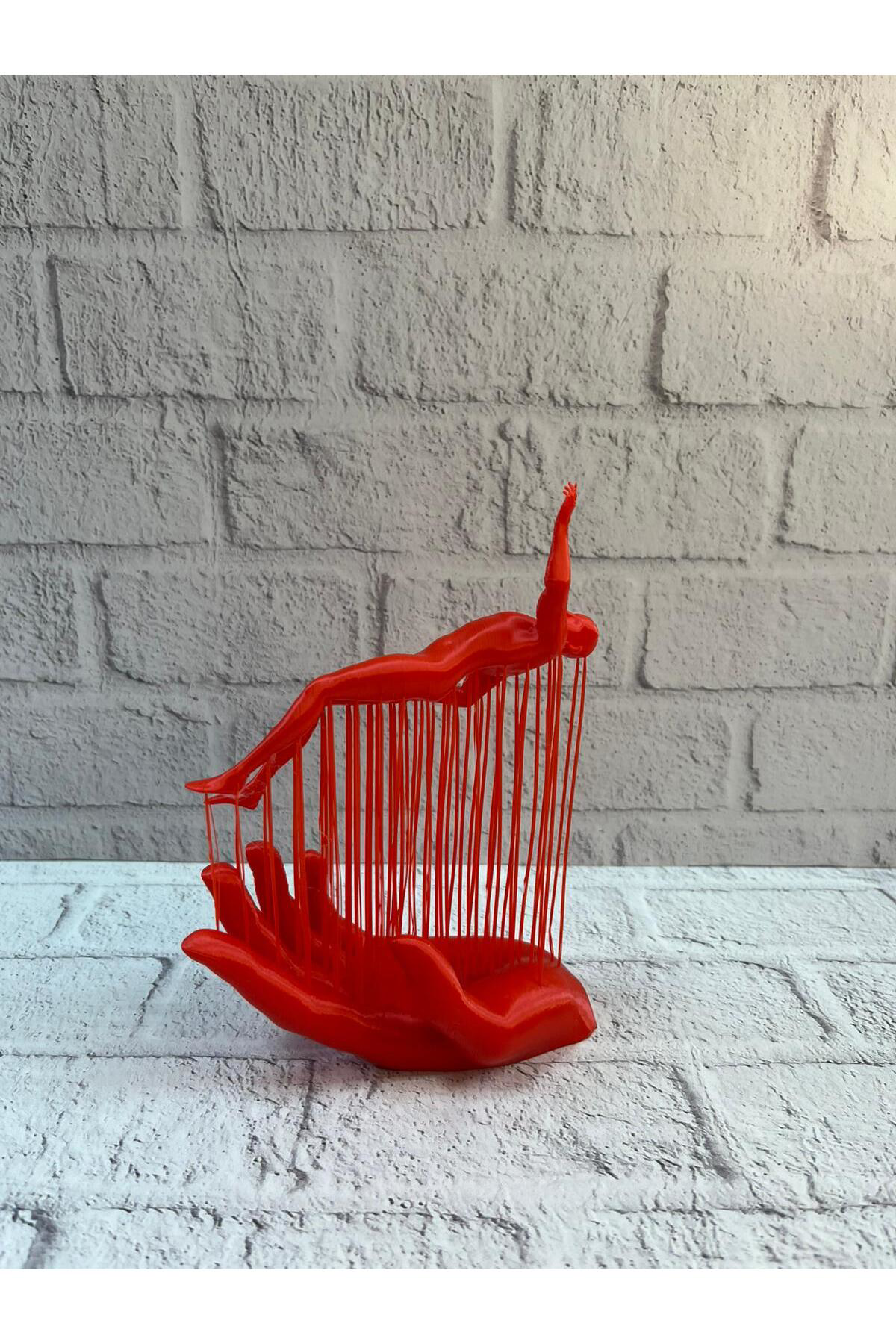 3D El Üzerinde İnsan Figürü Kırmızı Sanatsal Masa Üstü Dekor 12x1 3D El Üzerinde İnsan Figürü Kırmızı Sanatsal Masa Üstü Dekor 12x1