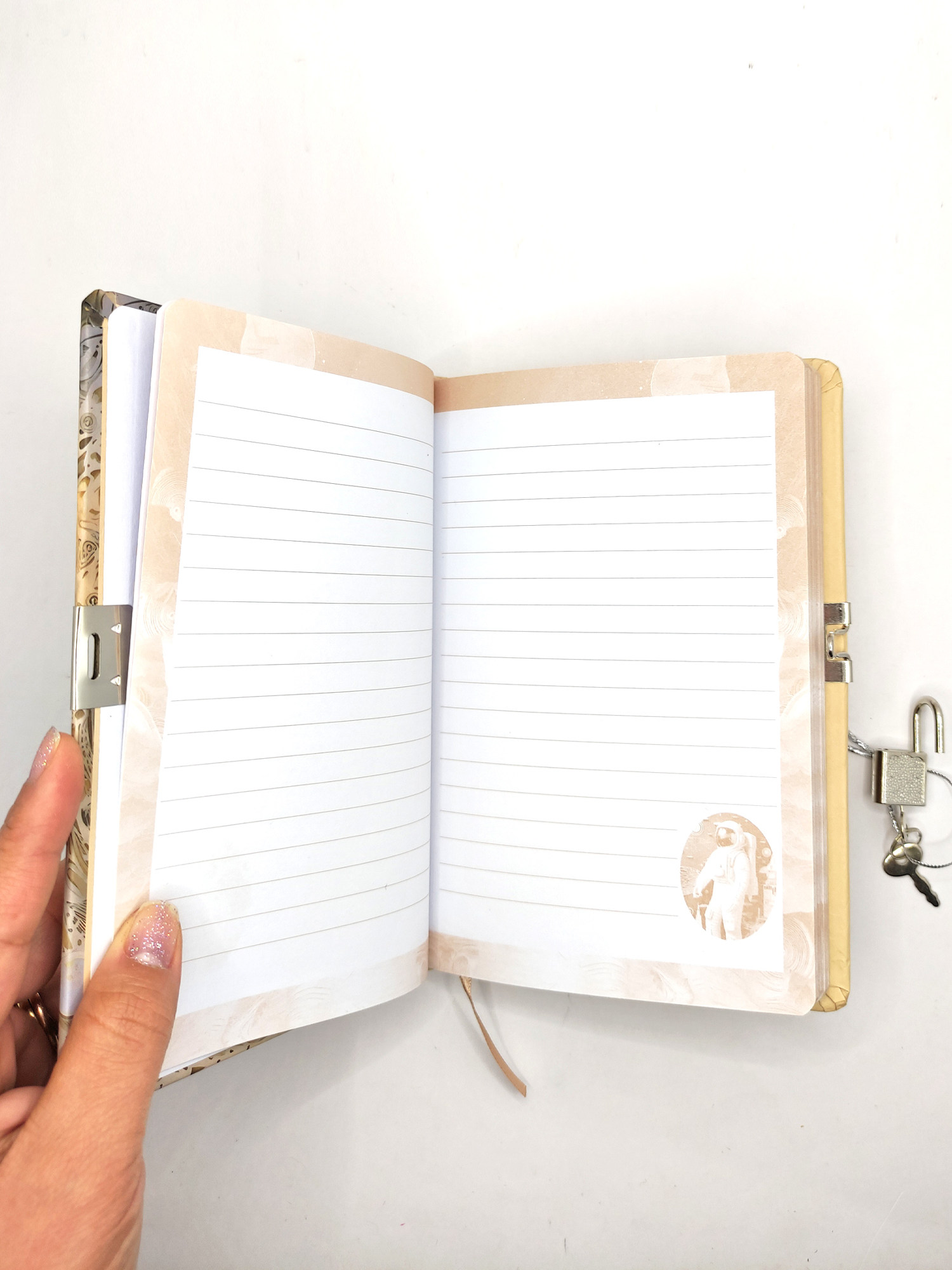 3D Görünümlü Hatıra Defteri (Günlük) Kilitli Defter 80 yaprak - M