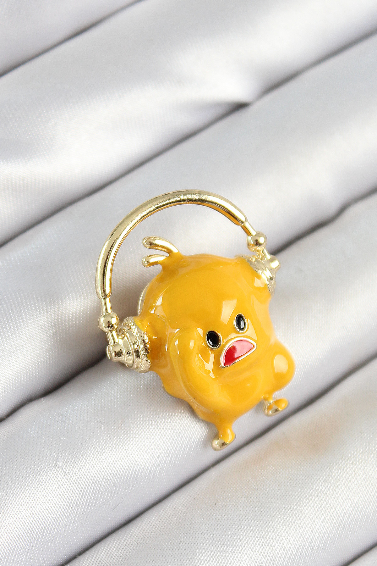 Stillove 3D Kulaklıklı Sarı Civciv Figürlü Gold Renk Kadın Broş Sl12071