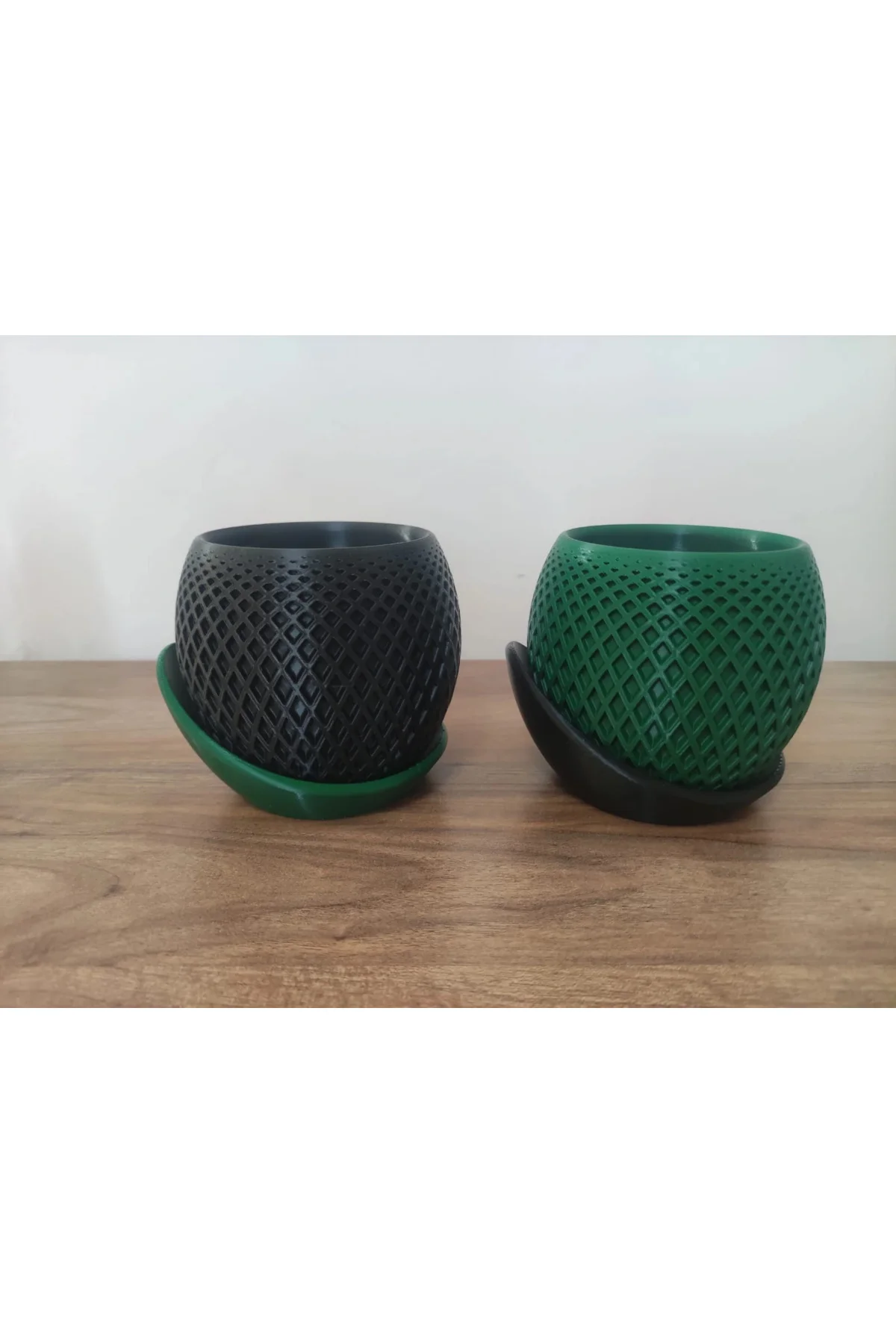 3D Tasarım İkiz Dekoratif Vazolar 10 Cm 2 Adet Yeşil Ve Siyah