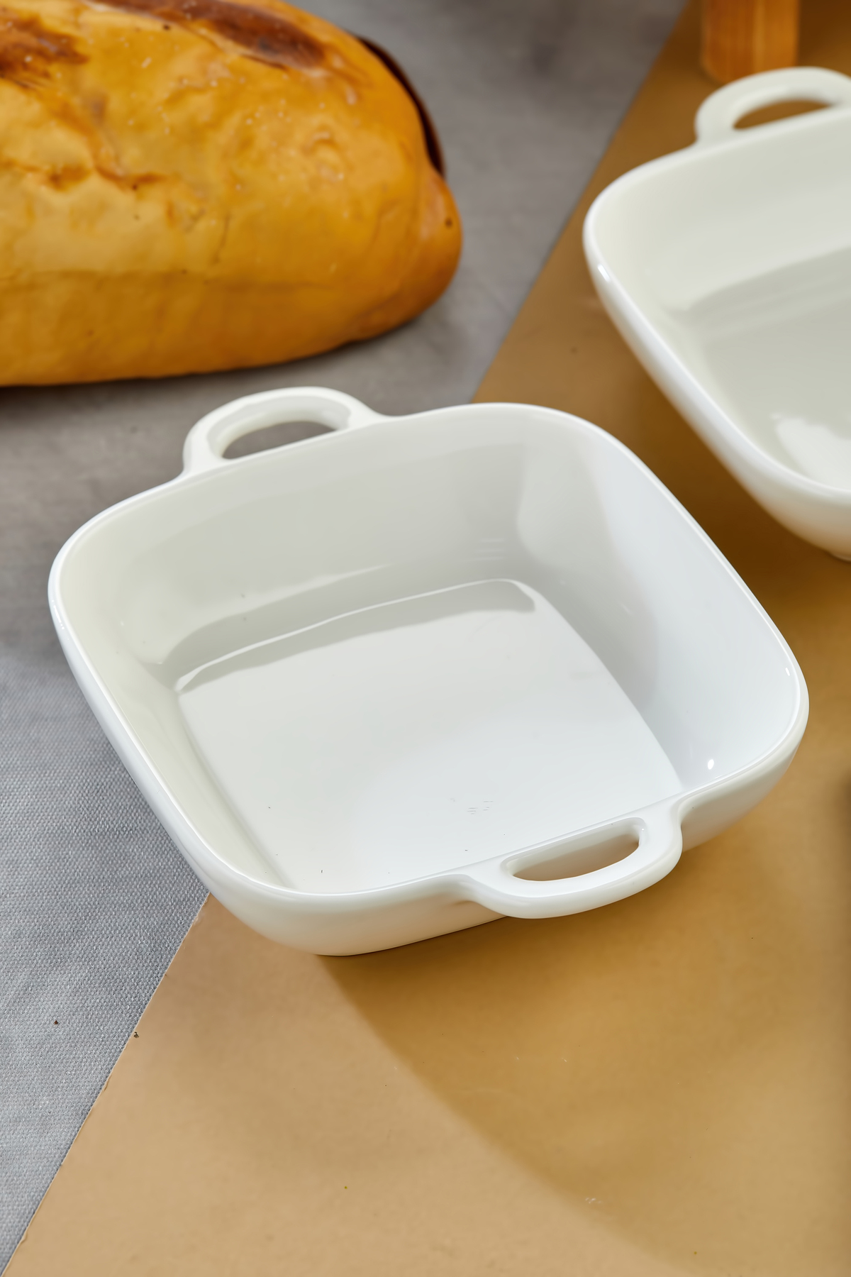 3'lü Porselen Kulplu Kare Sunum ve Meze Kasesi 15x12x3,5 cm – Şık 3'lü Porselen Kulplu Kare Sunum ve Meze Kasesi 15x12x3,5 cm – Şık