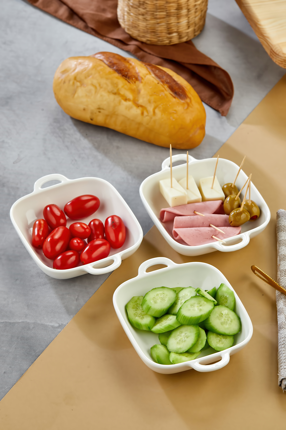 3'lü Porselen Kulplu Kare Sunum ve Meze Kasesi 15x12x3,5 cm – Şık 3'lü Porselen Kulplu Kare Sunum ve Meze Kasesi 15x12x3,5 cm – Şık