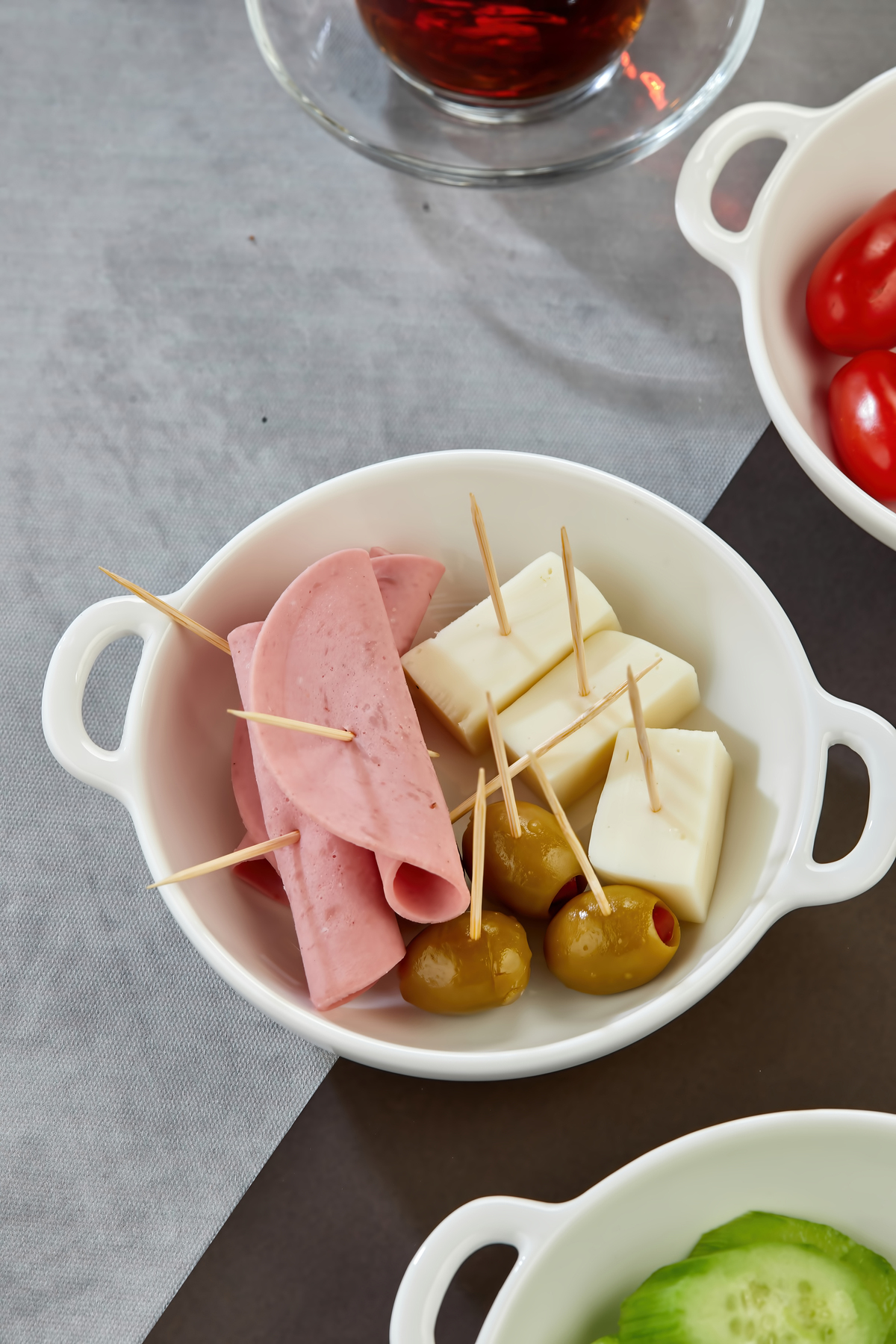 3’lü Porselen Kulplu Yuvarlak Sunum ve Meze Kasesi Seti 15x12x3,5 3’lü Porselen Kulplu Yuvarlak Sunum ve Meze Kasesi Seti 15x12x3,5