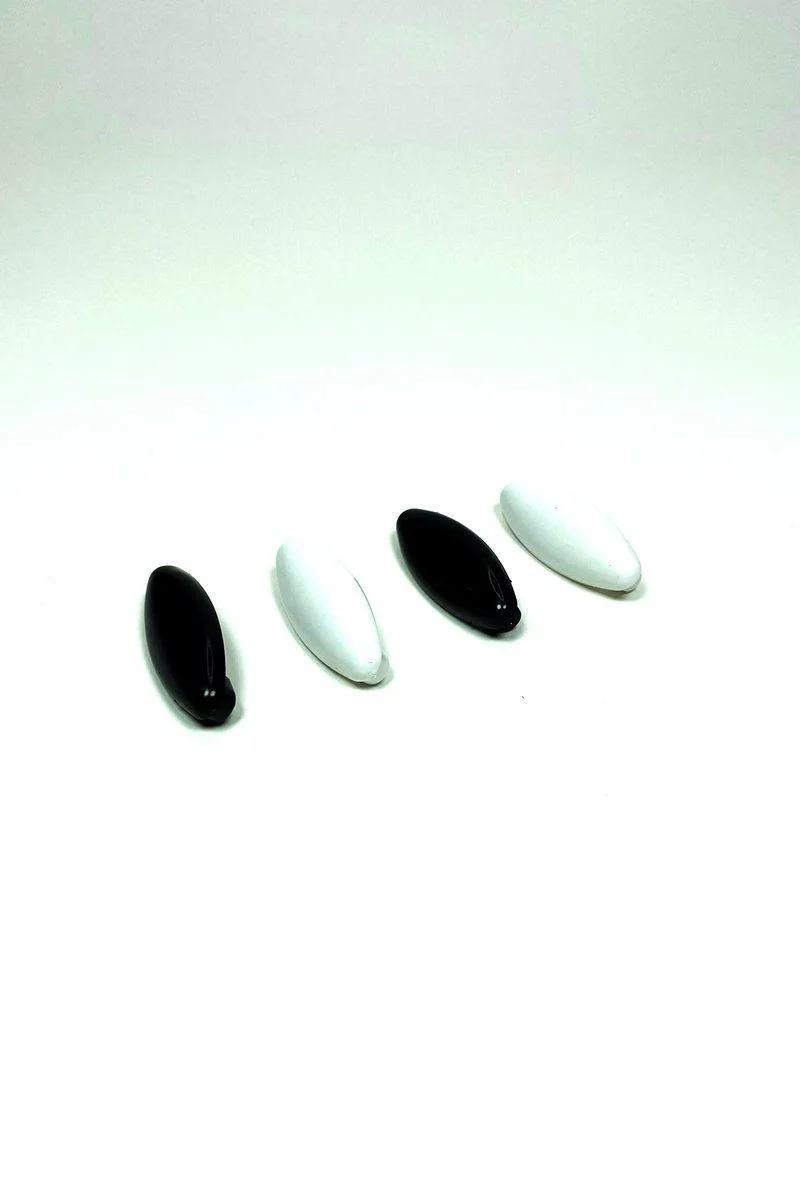 4 Adet Çengelli Eşarp ve Şal İğnesi – Siyah Beyaz 4 cm Plastik Şal İğnesi 4 Adet Çengelli Eşarp ve Şal İğnesi – Siyah Beyaz 4 cm Plastik Şal İğnesi