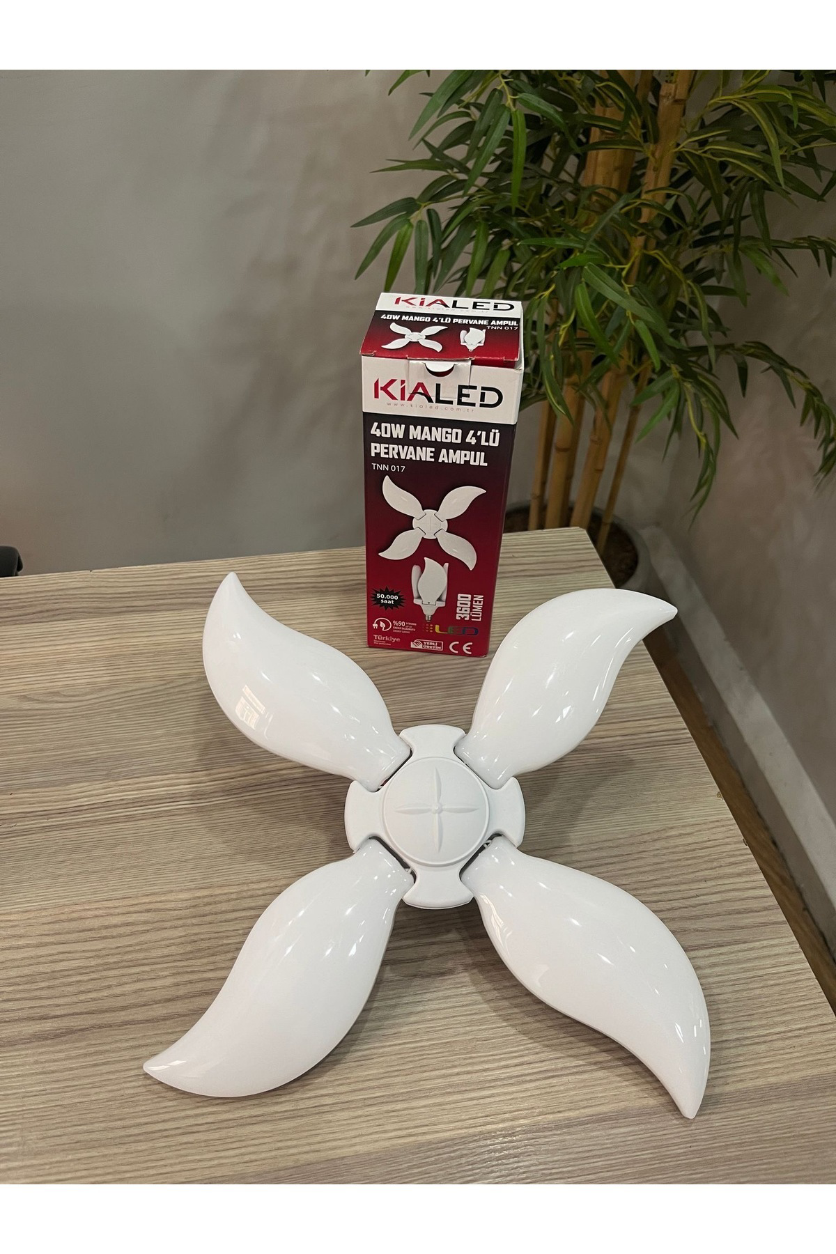 4 Kollu Katlanır Mango LED Pervane Ampul Yüksek Işık Verimi | Tas