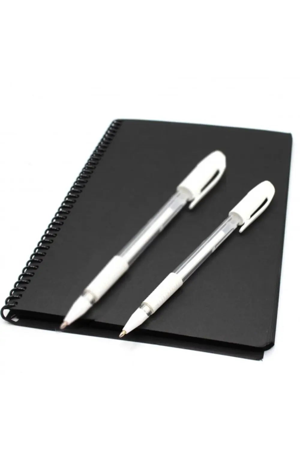 40 Yaprak 80 Sayfa A5 Siyah Defter Ve 2 Adet Beyaz Kalem Hediye