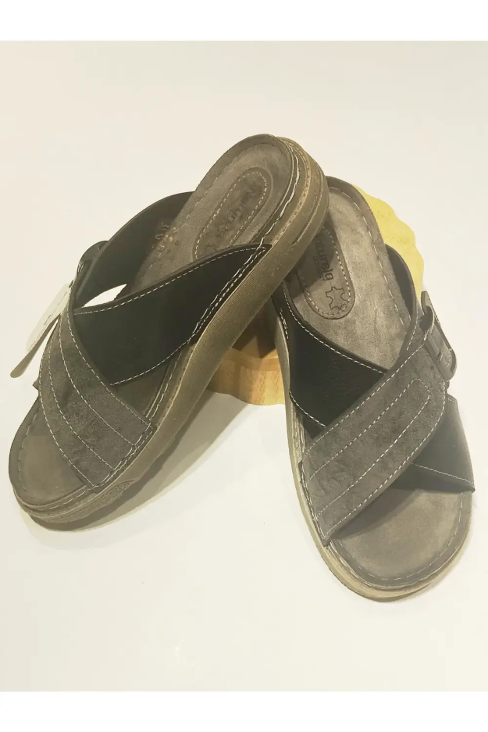 42 Numara Siyah Renkli Figürlü Gösterişli Terlik