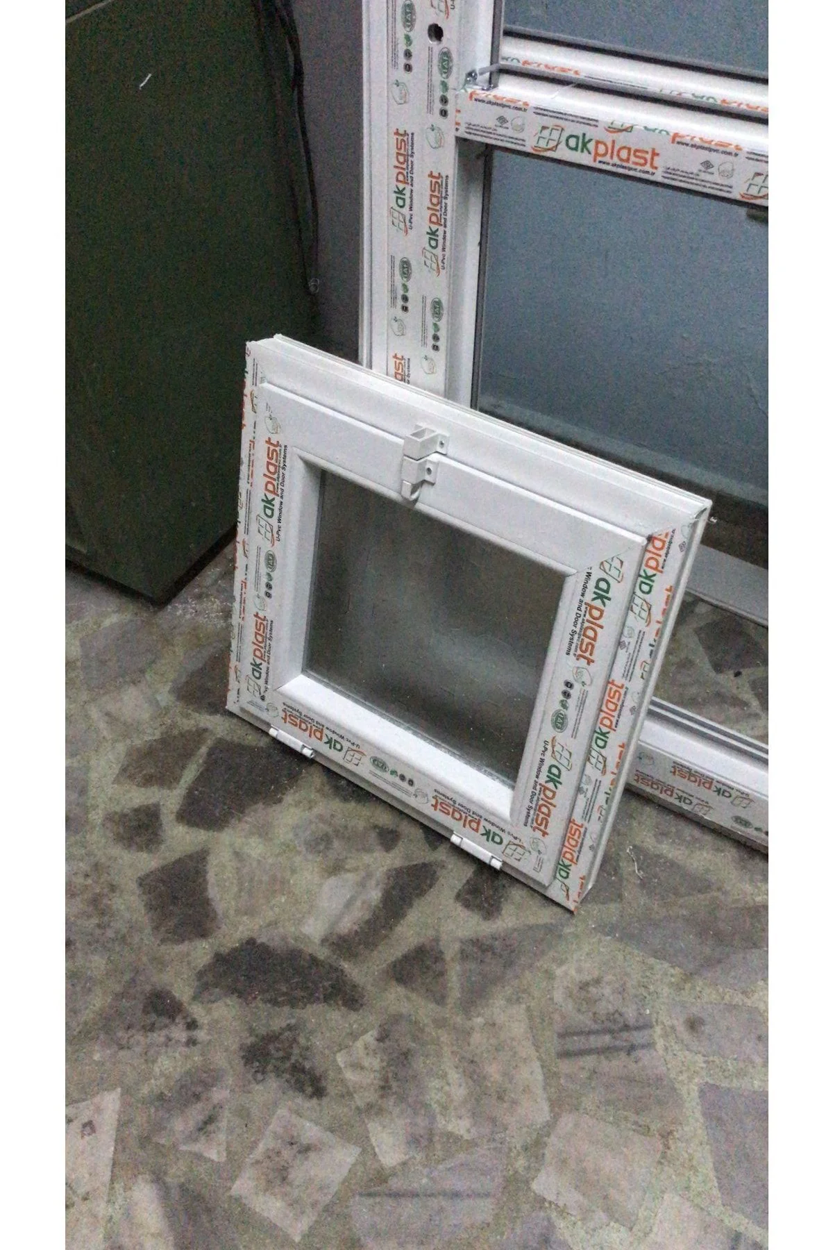 48&48 Banyo Wc Penceresi