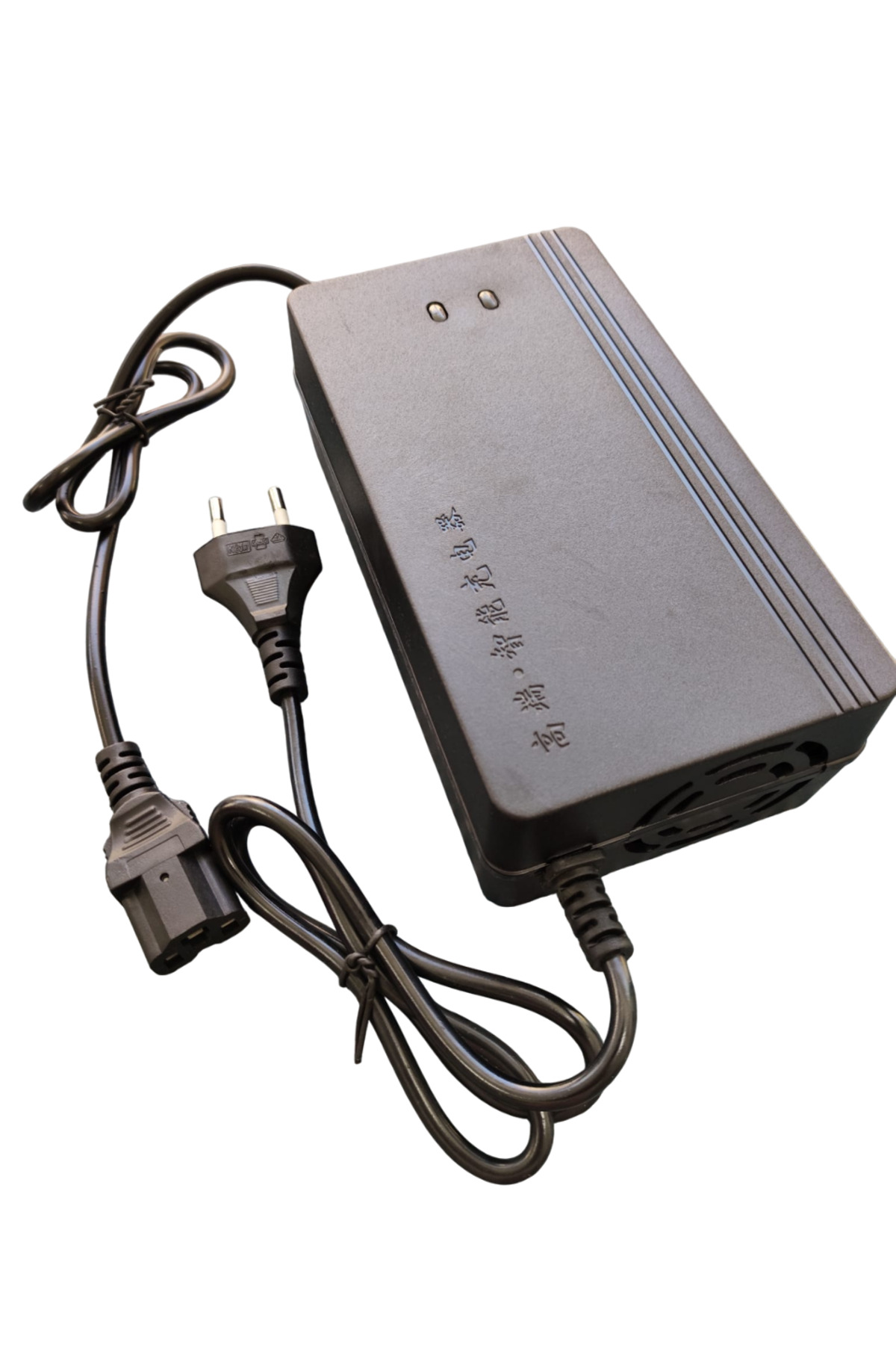 Charger 48V 20Ah Akü Şarj Cihazı – Güvenli, Verimli Ve Dayanıklı Şarj Den Charger 48V 20Ah Akü Şarj Cihazı – Güvenli, Verimli Ve Dayanıklı Şarj Den