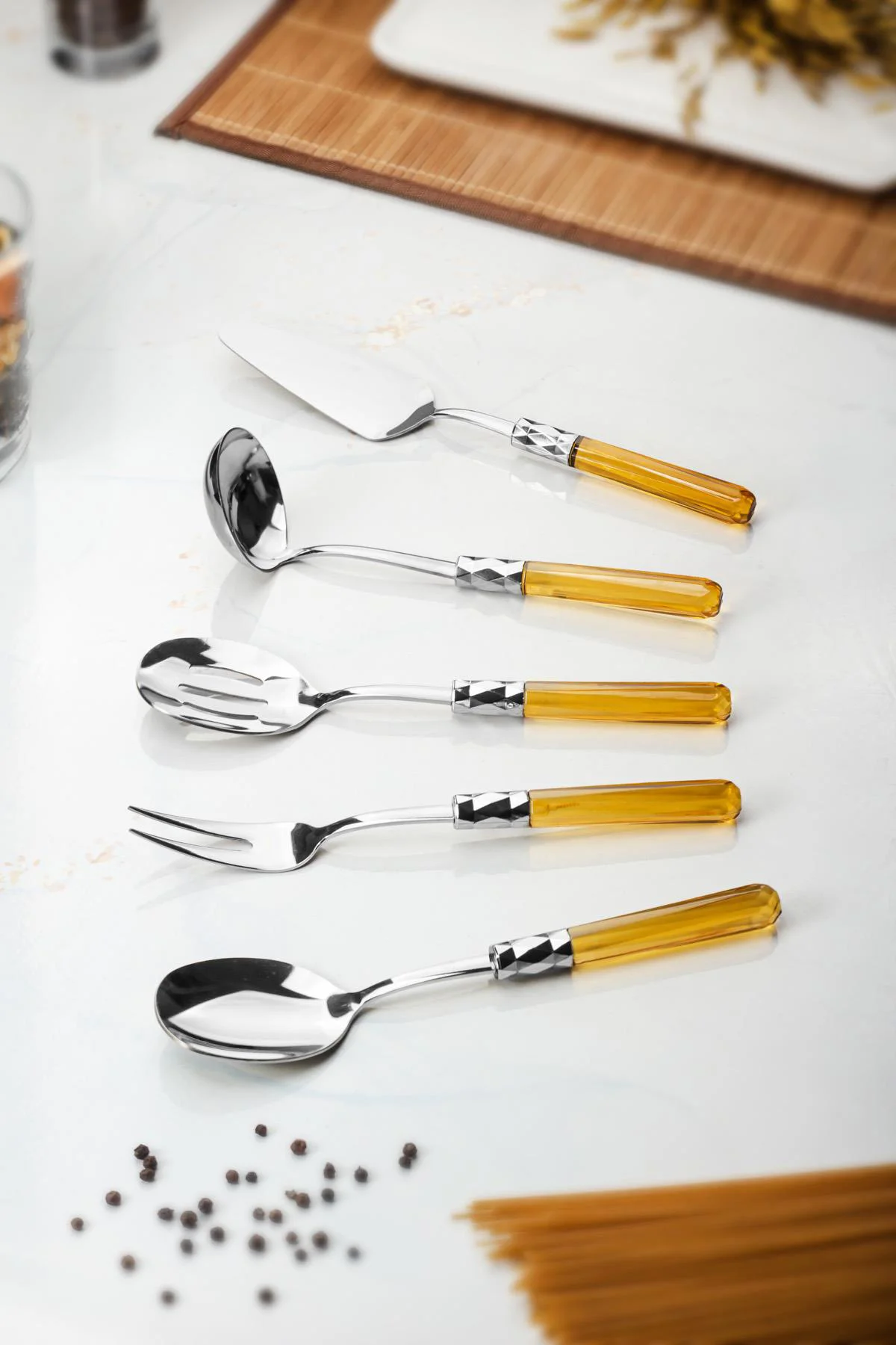 5 Parça Platin Servis Seti & Servis Sunum Seti Amber ( Kepçe / Kevgir / Sıpatula / Çatal / Kaşık ) 5 Parça Platin Servis Seti & Servis Sunum Seti Amber ( Kepçe / Kevgir / Sıpatula / Çatal / Kaşık )