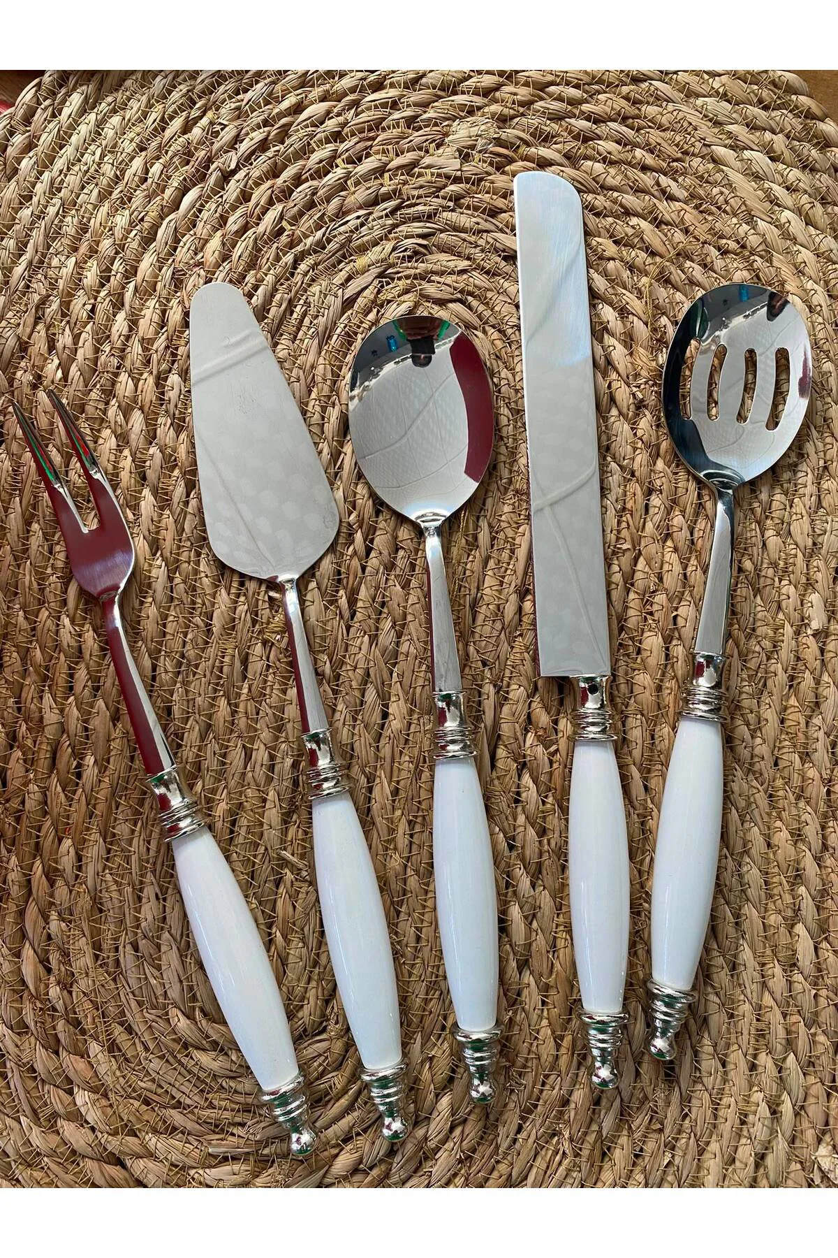 5 Parça Porselen Saplı Servis Seti Gümüş 5 Parça Porselen Saplı Servis Seti Gümüş