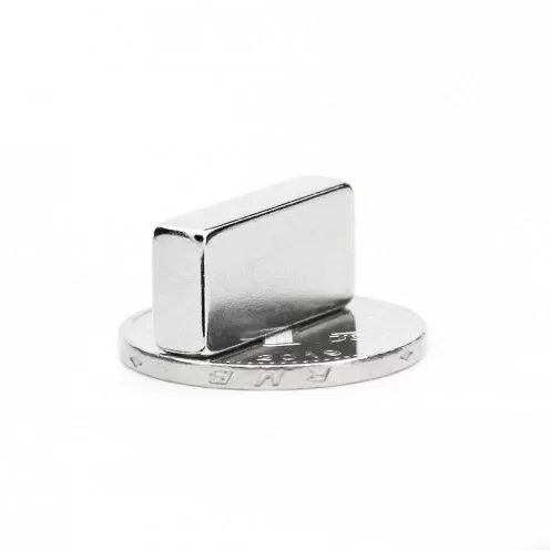 50 Adet 20x10x5 mm Neodyum Magnet N35 Güçlü Mıknatıs Köşeli ve Dayanıklı Nikel Kaplama ( Lisinya ) 50 Adet 20x10x5 mm Neodyum Magnet N35 Güçlü Mıknatıs Köşeli ve Dayanıklı Nikel Kaplama ( Lisinya ) Fiyatı, Yorumları ve Özellikleri