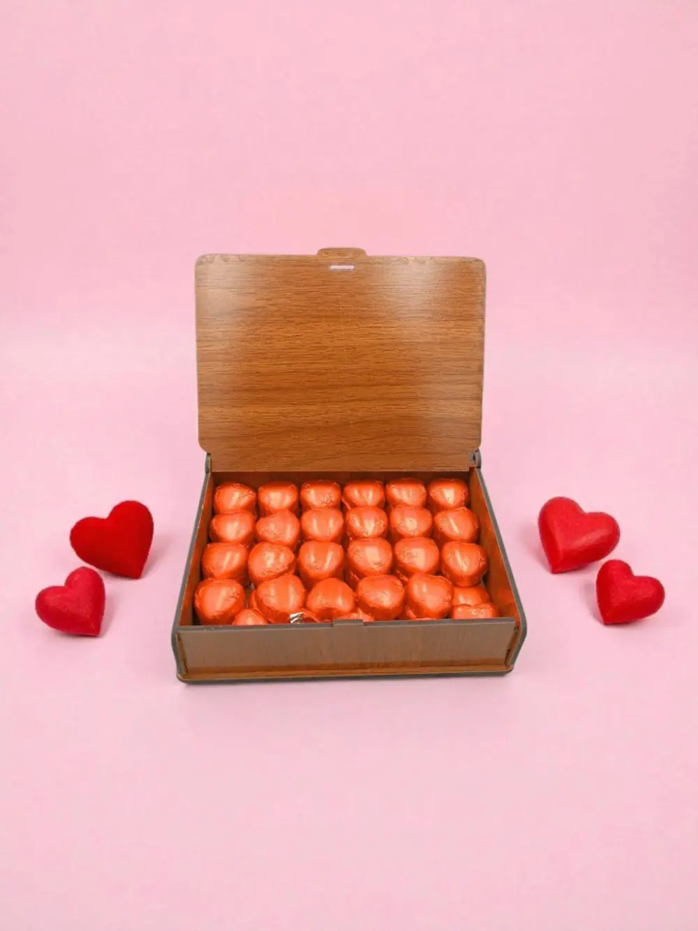 50 Adet Kalp Şeklinde Çikolatalı Kırmızı Ahşap Hediye Kutusu – Se